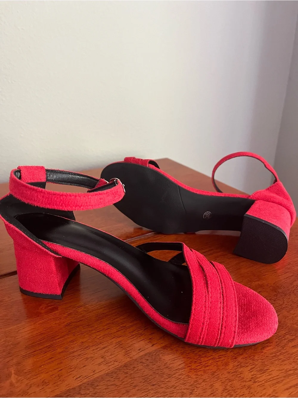 Amazon 6.5  Women’s Red Suede Block Heel Sandal Never Worn